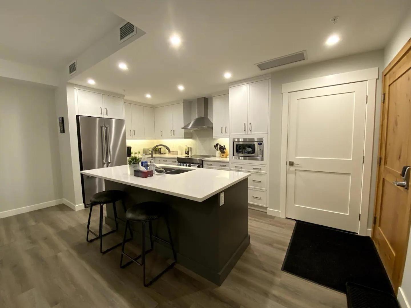Luxury Unit In The Heart Of Canmore Eksteriør bilde
